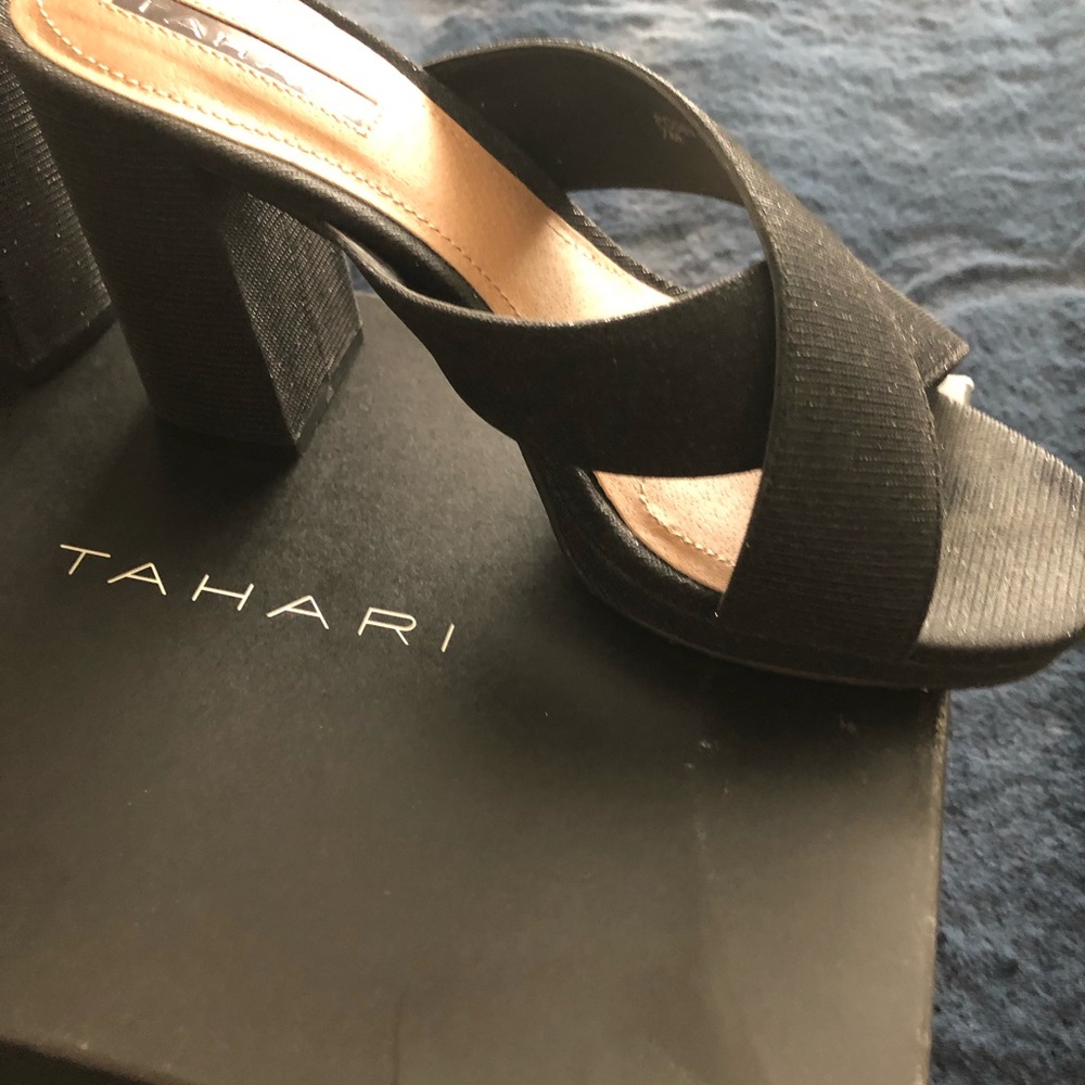 TAHARI, Black Sparkle Strapped Sandal size 7M